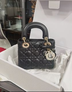 (Category: ) located in . Submitted by japanandsingaporeluxepreloved (Listing ID 1464425223, Image 1). Description: .