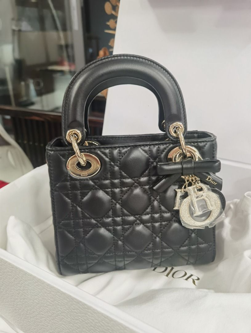 lady d lambskin handbag black (Category: Cross-body Bags) located in Quezon City. Submitted by japanandsingaporeluxepreloved (Listing ID 1464425223, Image 2). Description: .
