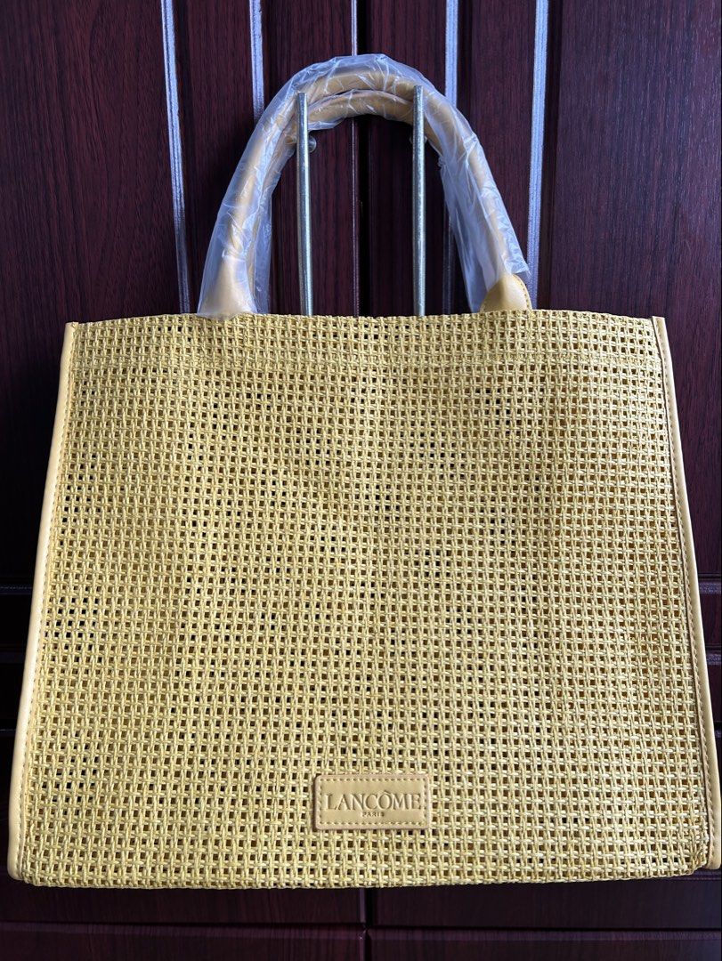 LANCOME SUMMER BEACH BAG (Category: Luxury Bags & Wallets) located in Manila. Submitted by goldpalace.ph (Listing ID 1464374232, Image 2). Description: .