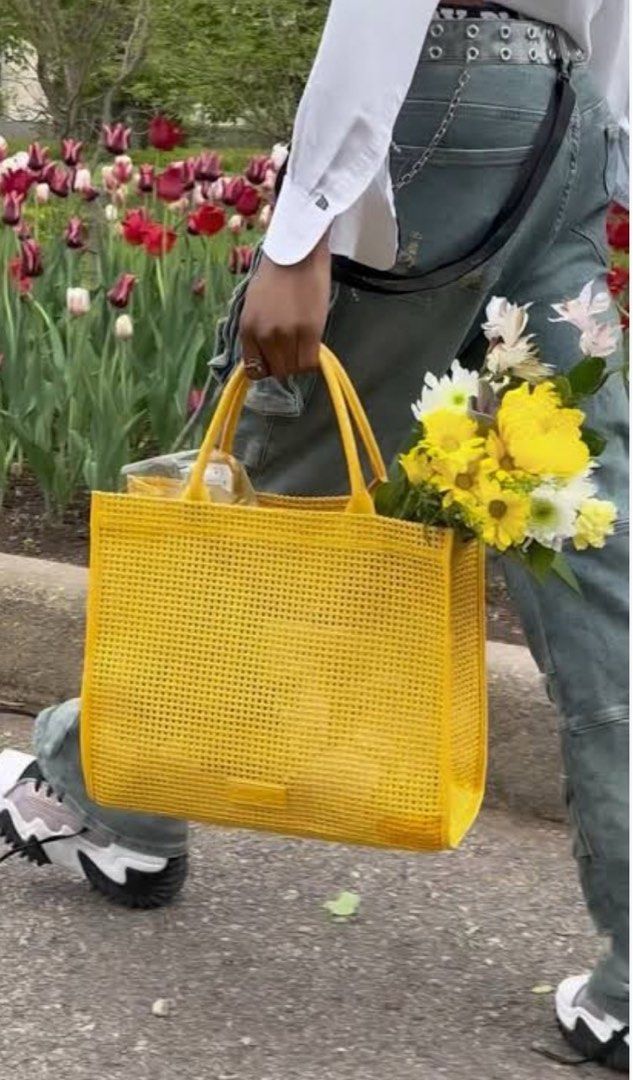 LANCOME SUMMER BEACH BAG (Category: Luxury Bags & Wallets) located in Manila. Submitted by goldpalace.ph (Listing ID 1464374232, Image 1). Description: .