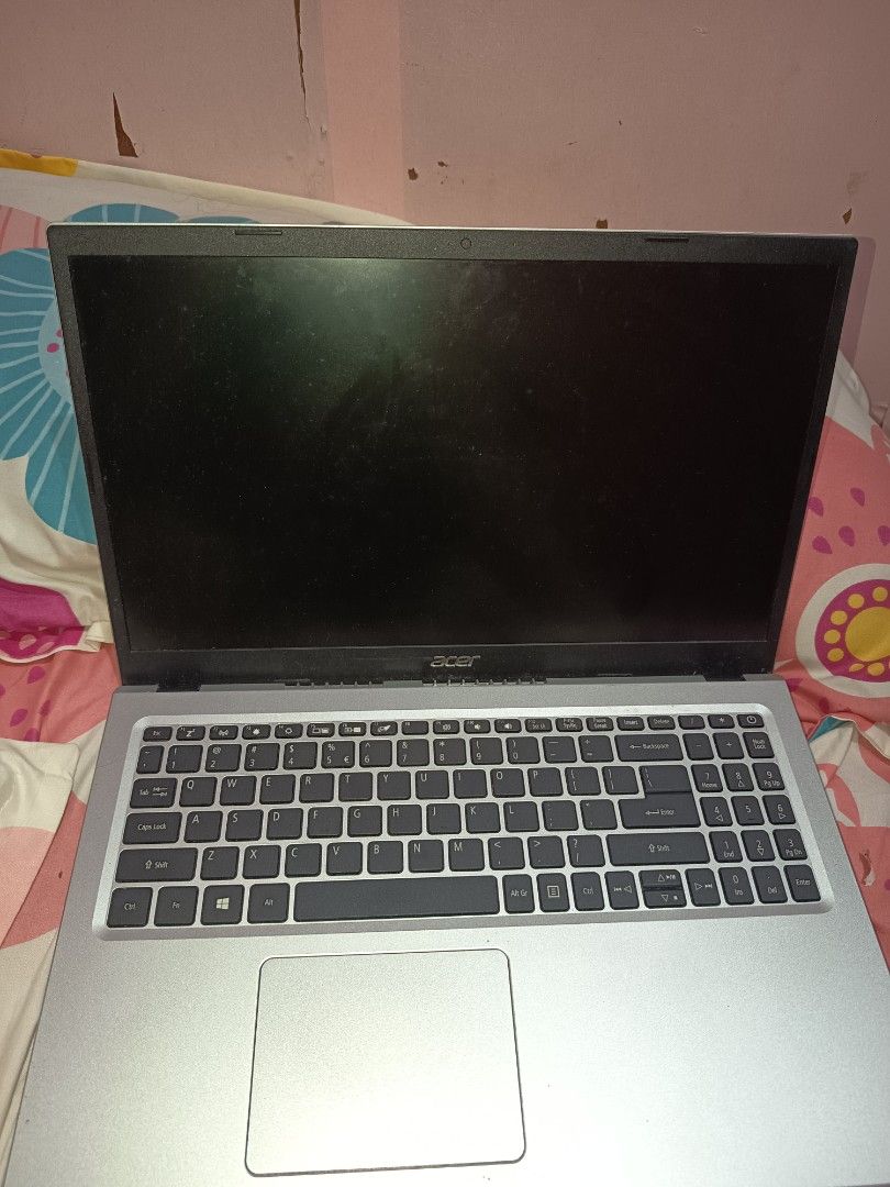 Acer Laptop (Category: Laptops & Notebooks) located in Caloocan City. Submitted by urmarriemar (Listing ID 1464570060, Image 3). Description: Laptop FS. amount: 8500 up to 7500 Reason for selling: need cash para maguupgrade ng high specs na laptop. Issue: battery is usable pero 1hr need na icharge..