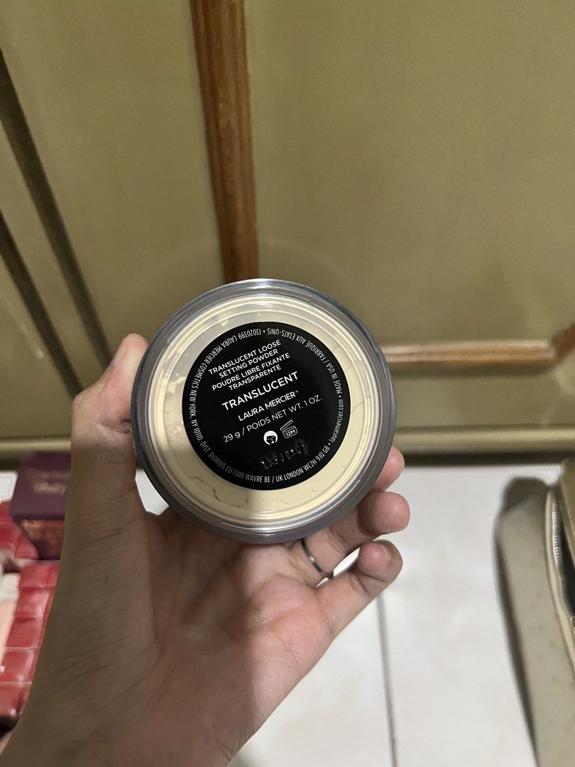 Laura M loose powder (Category: Makeup) located in Balanga. Submitted by cantreplyherehahahaha (Listing ID 1464514175, Image 3). Description: bnew authentic boxes are a bit damaged.