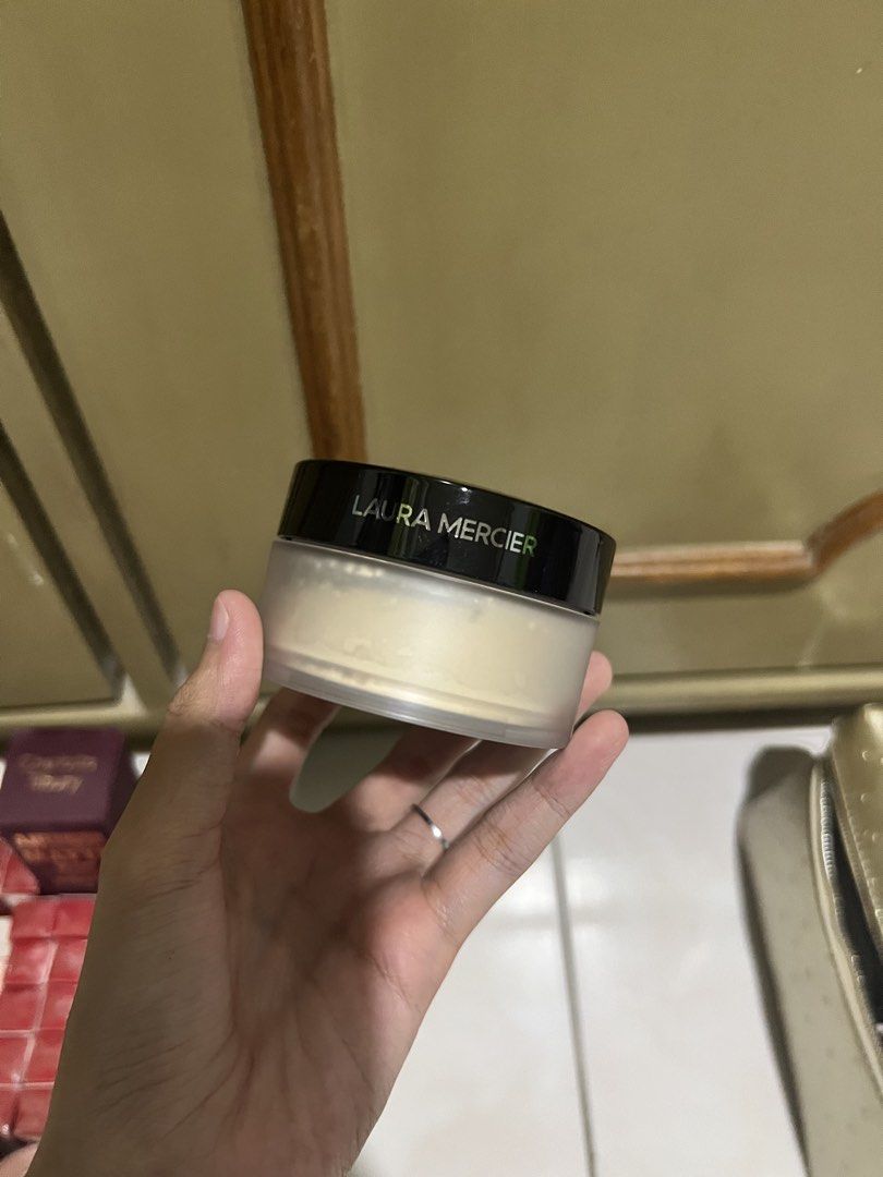 Laura M loose powder (Category: Makeup) located in Balanga. Submitted by cantreplyherehahahaha (Listing ID 1464514175, Image 2). Description: bnew authentic boxes are a bit damaged.