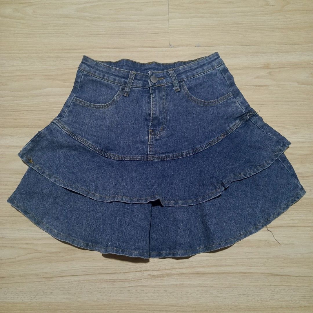 layered denim skirt (Category: Skirts) located in Paracale. Submitted by lilyhunnyy (Listing ID 1463013083, Image 2). Description: CODE 1A135 ─ condition: 10/10 ─ send a dm if u have questions.