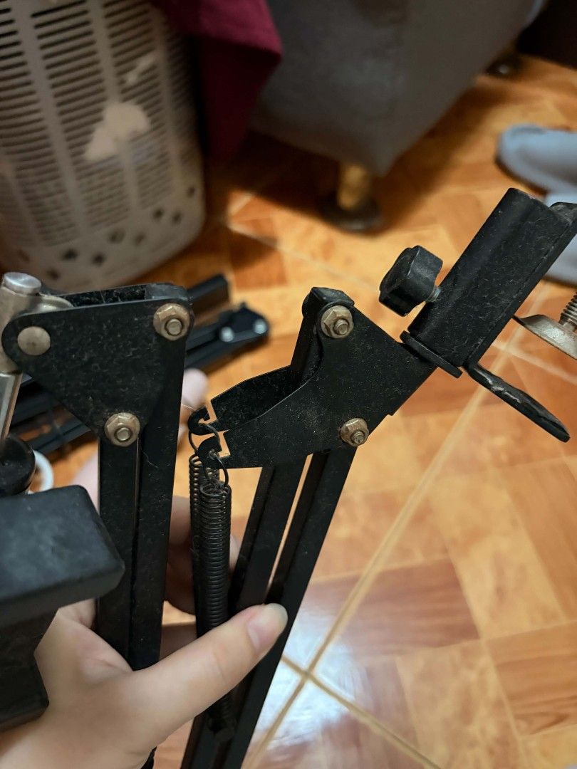 LAZY PHONE HOLDER (Category: Other Mobile & Gadget Accessories) located in Marilao. Submitted by 90schicc (Listing ID 1464394696, Image 3). Description: ROTATING LAZY PHONE HOLDER, FLEXIBLE MOUNT CLIP.