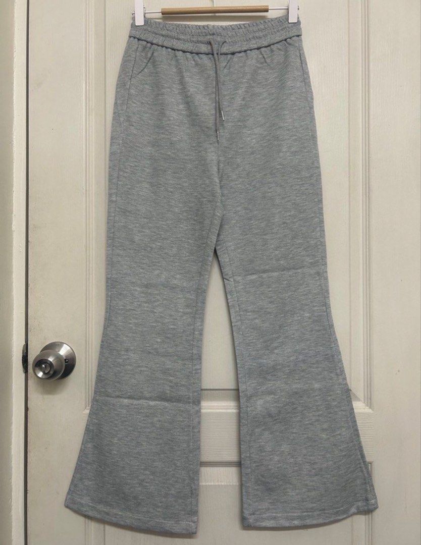 LE XI COSTUME Grey Flared Sweatpants Size L (Category: Activewear) located in Quezon City. Submitted by thingsdeclutter (Listing ID 1464440474, Image 1). Description: - Grey flared sweatpants from LE XI COSTUME - Elastic waistband with drawstring - Two side pockets - Comfortable and casual - Ideal for lounging or running errands - Size: L.