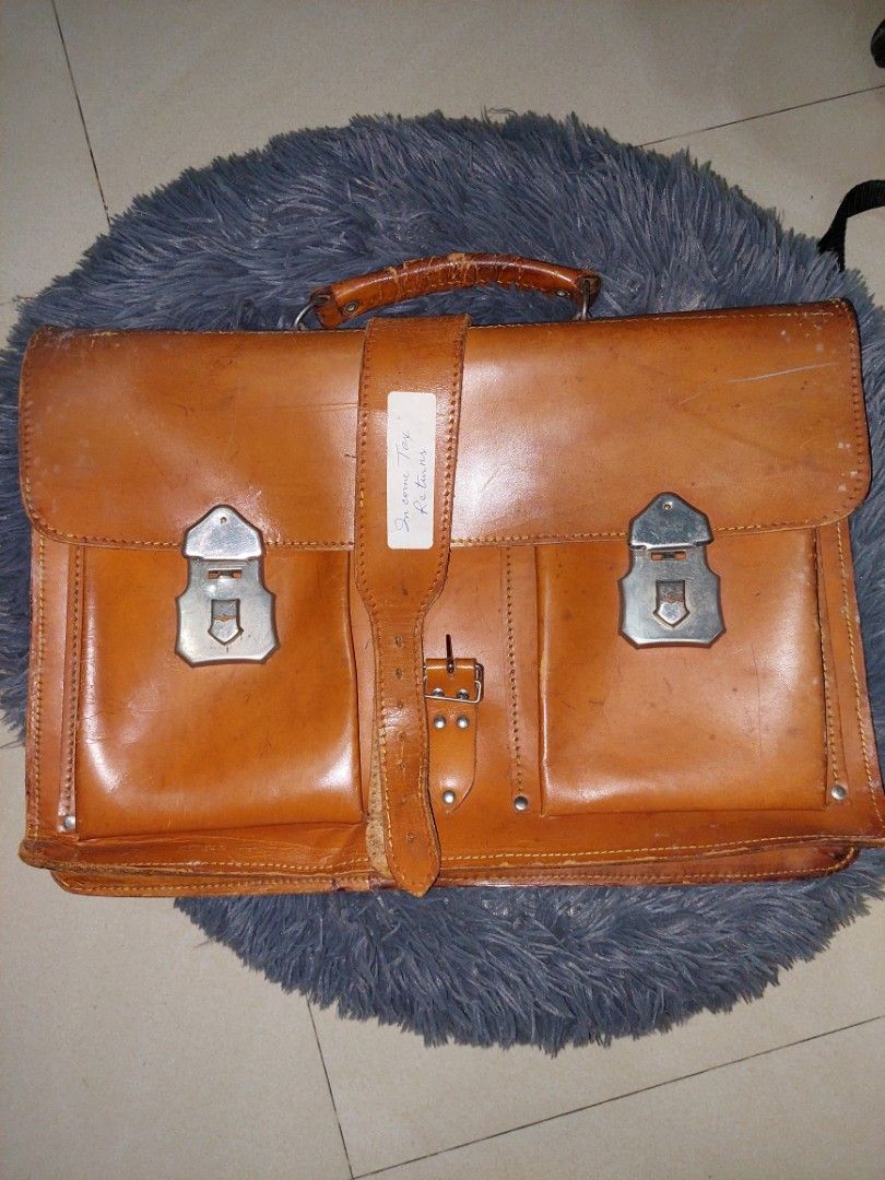 Leather Bag (Category: Backpacks) located in Manila. Submitted by okeanos (Listing ID 1464362249, Image 1). Description: Used leather bag With lock included.