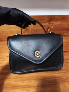 (Category: ) located in . Submitted by queenlyne_vintage_rare_finds (Listing ID 1464461464, Image 1). Description: .