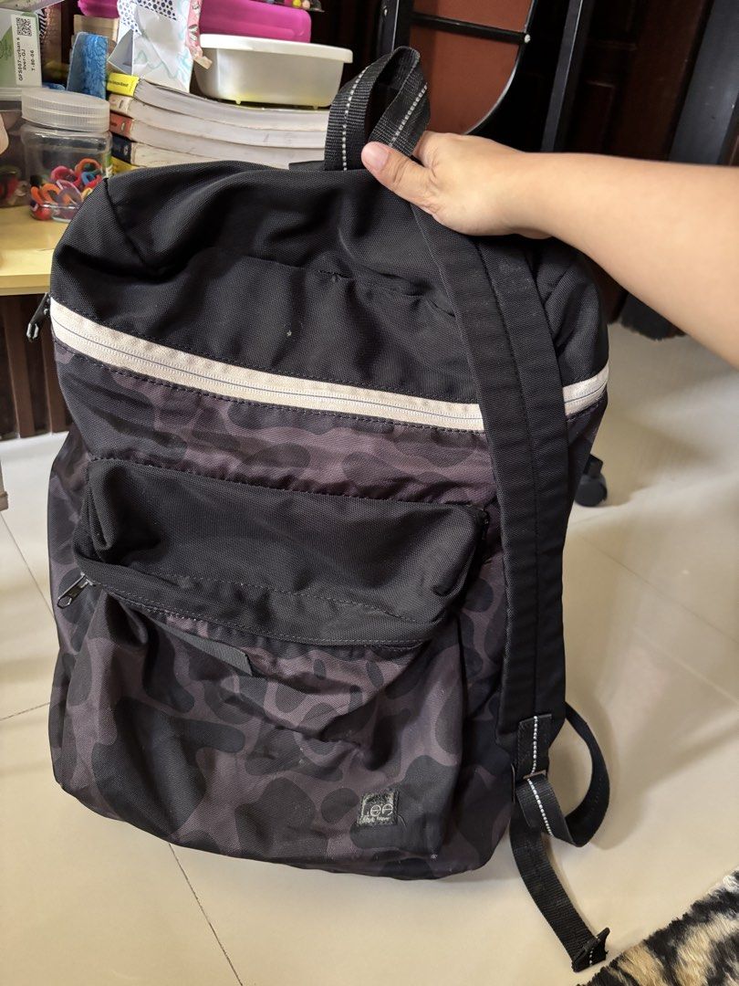 Lee Backpack Camo Pattern (Category: Backpacks) located in Manila. Submitted by guivslove04106 (Listing ID 1464392211, Image 1). Description: - Brand: Lee - Color: Black and Grey Camouflage - with rain cover Location las pinas.
