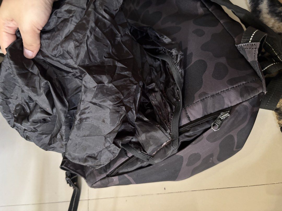 Lee Backpack Camo Pattern (Category: Backpacks) located in Manila. Submitted by guivslove04106 (Listing ID 1464392211, Image 3). Description: - Brand: Lee - Color: Black and Grey Camouflage - with rain cover Location las pinas.