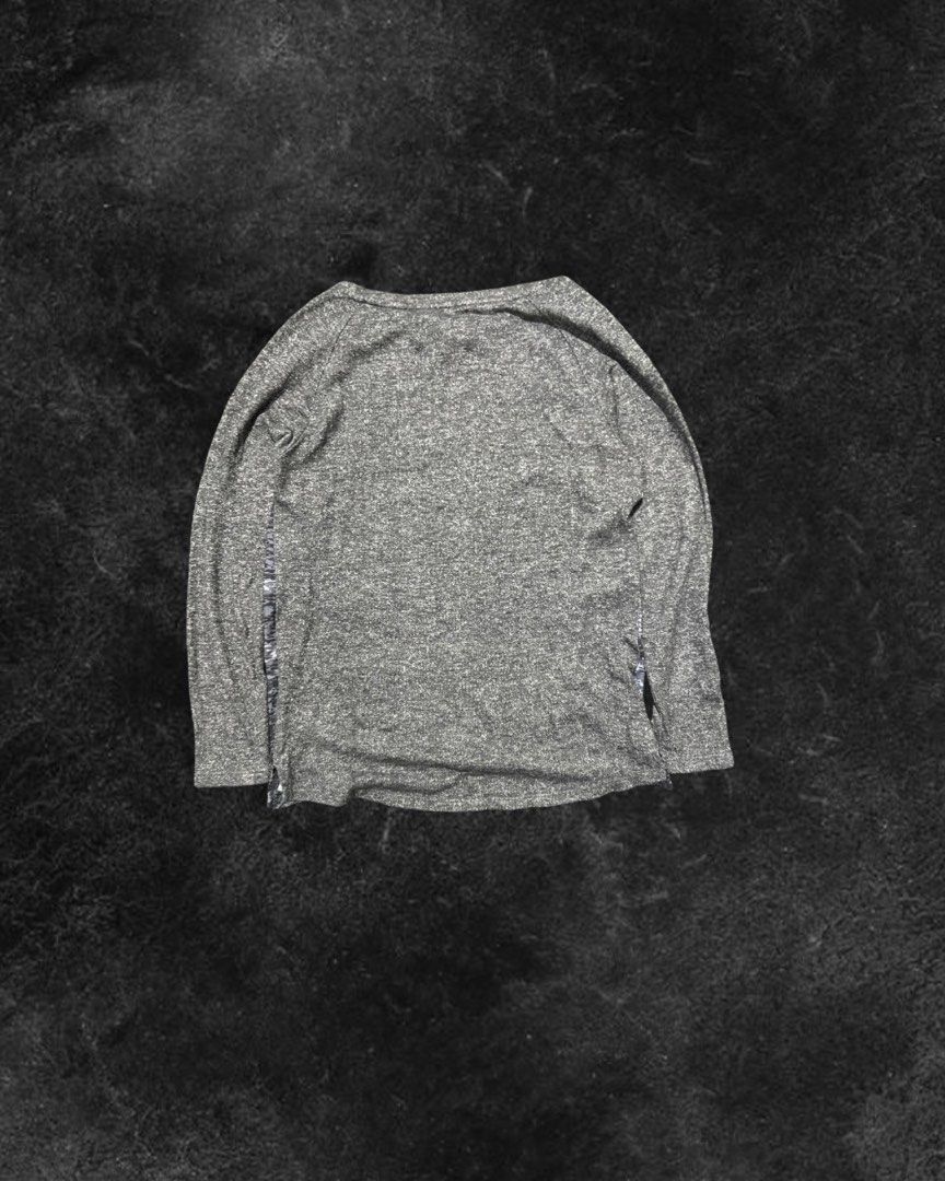 Lee Cooper longsleeve (Category: Coats, Jackets and Outerwear) located in Paniqui. Submitted by rad_thrifts (Listing ID 1464432982, Image 2). Description: Lee Cooper longsleeve Price: 150₱ Condition: Excellent Condition Measurements📐 Size on tag: M Width: 17.5” Length: 23.5” Sleeve Length: 23.5” Sleeve opening: 3.5” Color may vary due to lighting For any questions or other inquiries kindly dm me.