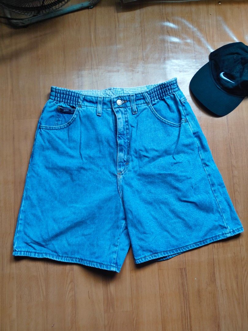 LEE JORTS (Category: Shorts) located in Pasig City. Submitted by melvincorre004 (Listing ID 1464411239, Image 1). Description: No issue ukay hunt good condition color rate 9/10 dimes: waist - 30 length - 19 wide - 12.