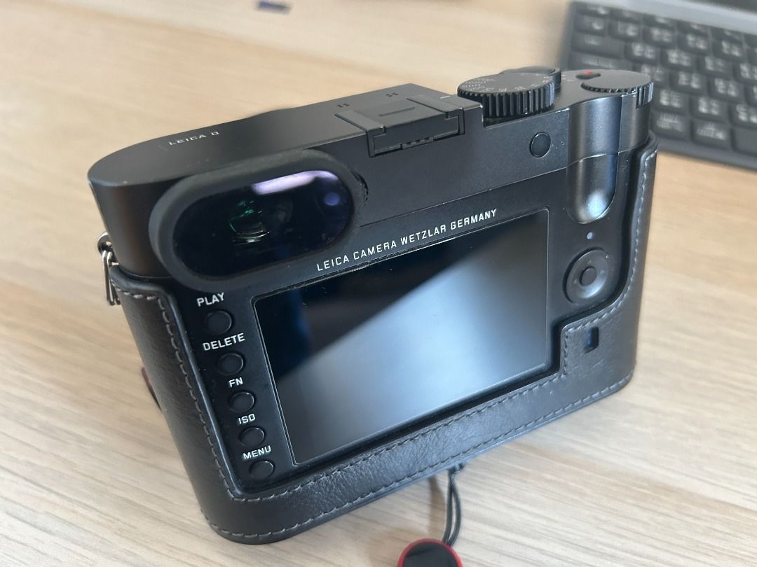 Leica Q (Typ 116) 新淨全套有盒 （分類：相機）位於 Hong Kong。 由 jw58847df 提交（商品編號 1464414921，圖片 2）。簡介： Leica Q (Typ 116) 90% 新，極少使用。相機平時長放防潮箱，機件一切良好，所有功能均 100% 正常。黑色機身配有經典的黑色 Leica Summilux 28mm f/1.7 ASPH 鏡頭。隨機附帶完整原廠內外盒。包所有原廠隨機配件，如鏡頭蓋、遮光罩、原廠相機帶、充電器、電源線、說明書及保護袋，以及美觀副廠皮革保護機套, 1 粒正廠及 3粒副廠電池。因換機而出售。 Leica Q (Typ 116) digital camera is in very good condition, over 90% new. Seldomly used and continuously stored in dry cabinet, all mechanical and electronic functions 