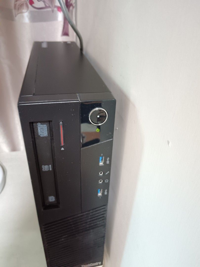 Lenovo ThinkCentre M93p SFF 電腦 （分類：桌上電腦）位於 Hong Kong。 由 frankiebrianlui 提交（商品編號 1464419382，圖片 3）。簡介： Lenovo ThinkCentre Desktop Computer M93p SFF。i5-4460 CPU@3.2Ghz, 24GB （8+8+8）DDR3 RAM, 120GB SSD+ 500GB HDD。DP X 2, VGA X 1, 4K 輸出，有 DVD/RW 光碟機。Windows 10 Pro 專業版。適合家用或辦公室用。連有線keyboard, 無線充電mouse 。。
