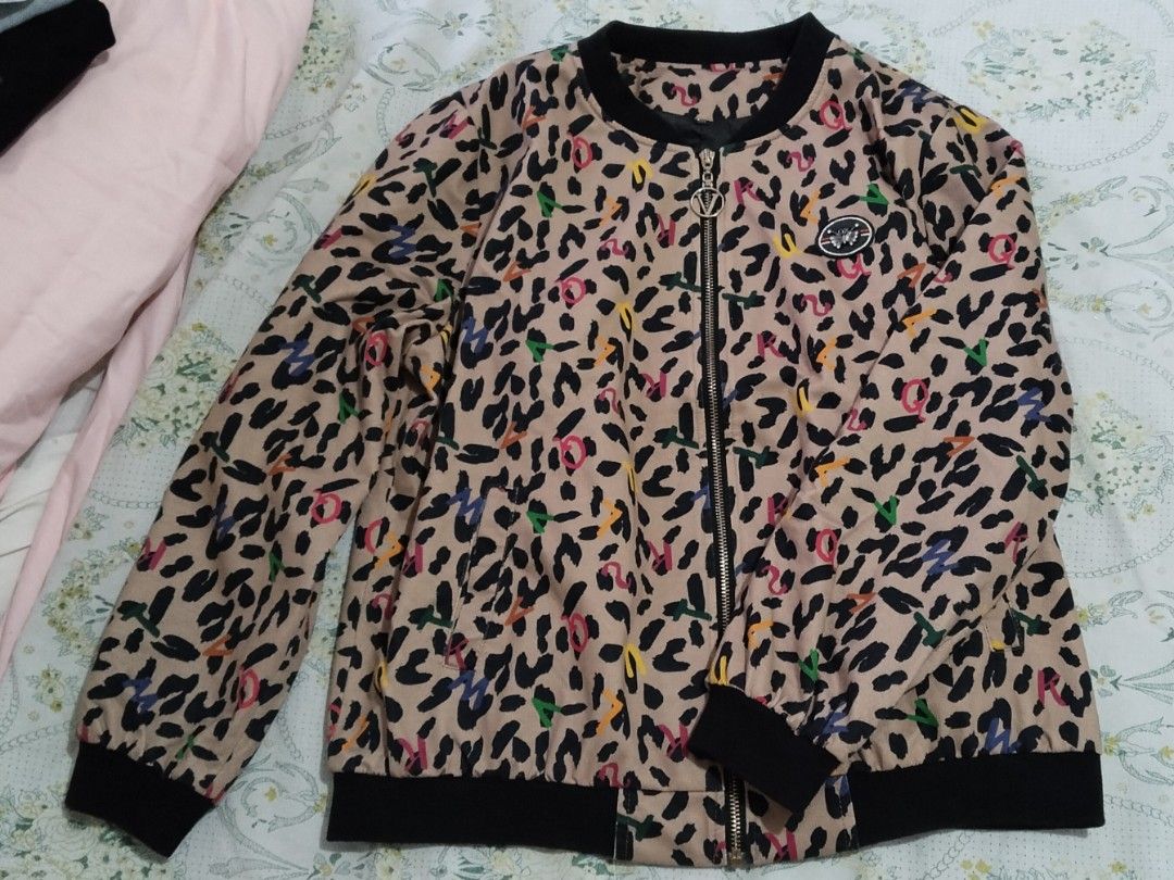 leopard print bomber jacket (Category: Coats, Jackets and Outerwear) located in General Trias. Submitted by chcopdding (Listing ID 1464452226, Image 1). Description: size: 5xl on tag (it’s not that big tbh personally as an s frame i think this jacket is unisex, i bought it bcs it’s cute decluttering!! this is second hand from my personal wardrobe expect some minor flaws! buy at ur own risk:)) mop: gcash/maribank mod: jnt/lalamove place: gentries,