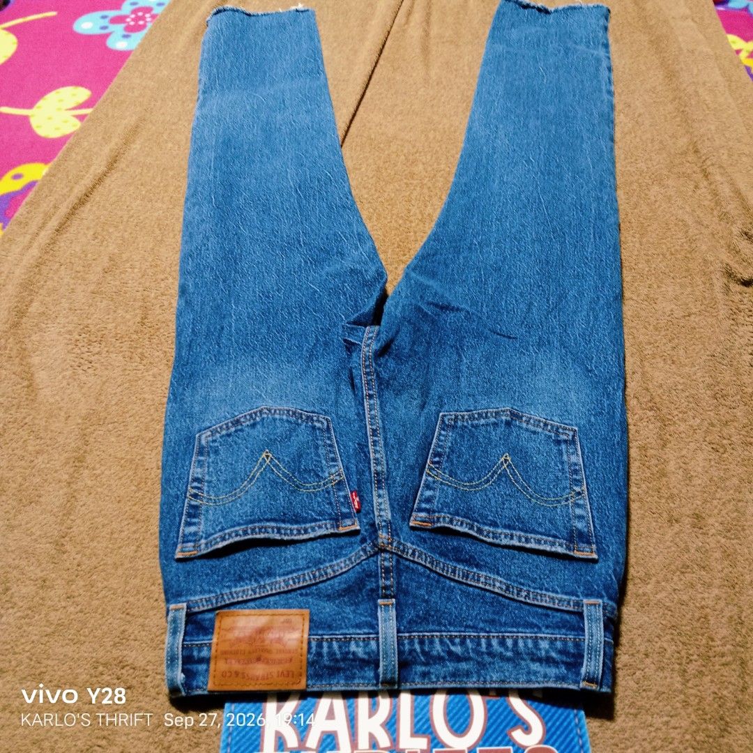 LEVI'S 501 CROP JEANS (Category: Jeans) located in Davao. Submitted by karlosthriftshop (Listing ID 1464471141, Image 3). Description: ₱780 FREE SHIPPING THRU J &T The Levi's Women's Premium 501 Original Crop jeans with a raw hem feature a high-rise waist, signature button fly, and a straight-leg cut finished with an unstitched, frayed ankle. MADE IN CAMBODIA W26 L30 ON TAG PLS.CHECK ATTACHED PHOTOS OF ACTUAL MEASUREMENT STRETCH LOW Key Features 
