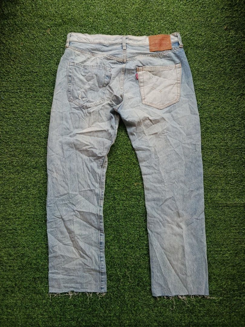 LEVI'S 501 PREMIUM distressed Design Jeans🔥 (Category: Jeans) located in Davao. Submitted by eve_vintage (Listing ID 1464464014, Image 2). Description: LEVI'S 501 PREMIUM Big E Button Fly Distressed Jeans 🔥 Waist:32-33 Length: 38 Hem: 8 NO ISSUES EXCELLENT CONDITION 999+ SF.