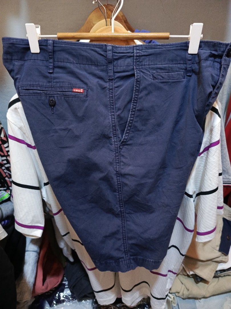 LEVI'S Chinos Short AUTHENTIC (Category: Chinos) located in San Francisco. Submitted by flipping_clothes (Listing ID 1464495373, Image 3). Description: ✅AUTHENTIC❗💯 ✅W-34 x L-19 ✅LEVI'S zipper ✅levis pocket logo ✅5pockets ✅no issue,No pinhole,.