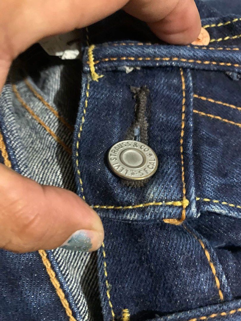 Levi’s Jean for Unisex (Category: Jeans) located in Davao. Submitted by luxxe_closet (Listing ID 1464387051, Image 2). Description: Used but not abused. Good condition. No issues. Size 27-28.