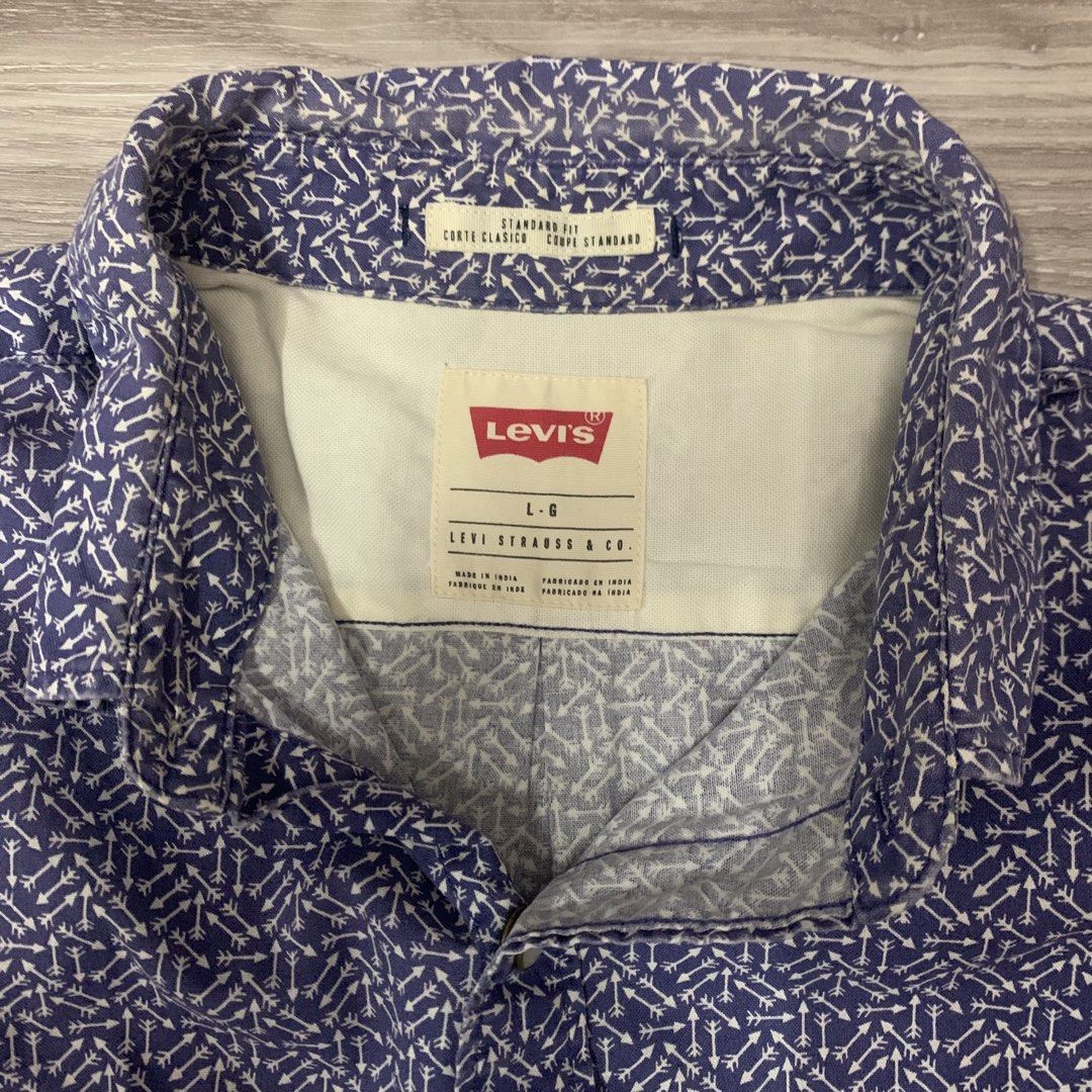 Levi’s polo button down (Category: Formal Shirts) located in Cavite. Submitted by yobubsss (Listing ID 1464556750, Image 3). Description: Size Large 23w 29L 31back Good condition Issue line fade sa colar.