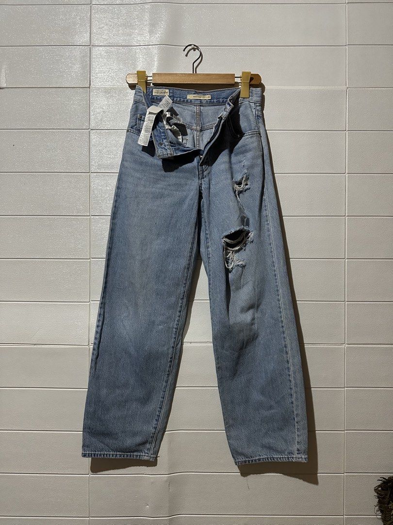 levs jeans (free shipping) (Category: Jeans) located in La Trinidad. Submitted by jen27__ (Listing ID 1464475205, Image 2). Description: size 28 via tapemeasure no flaws good as new.