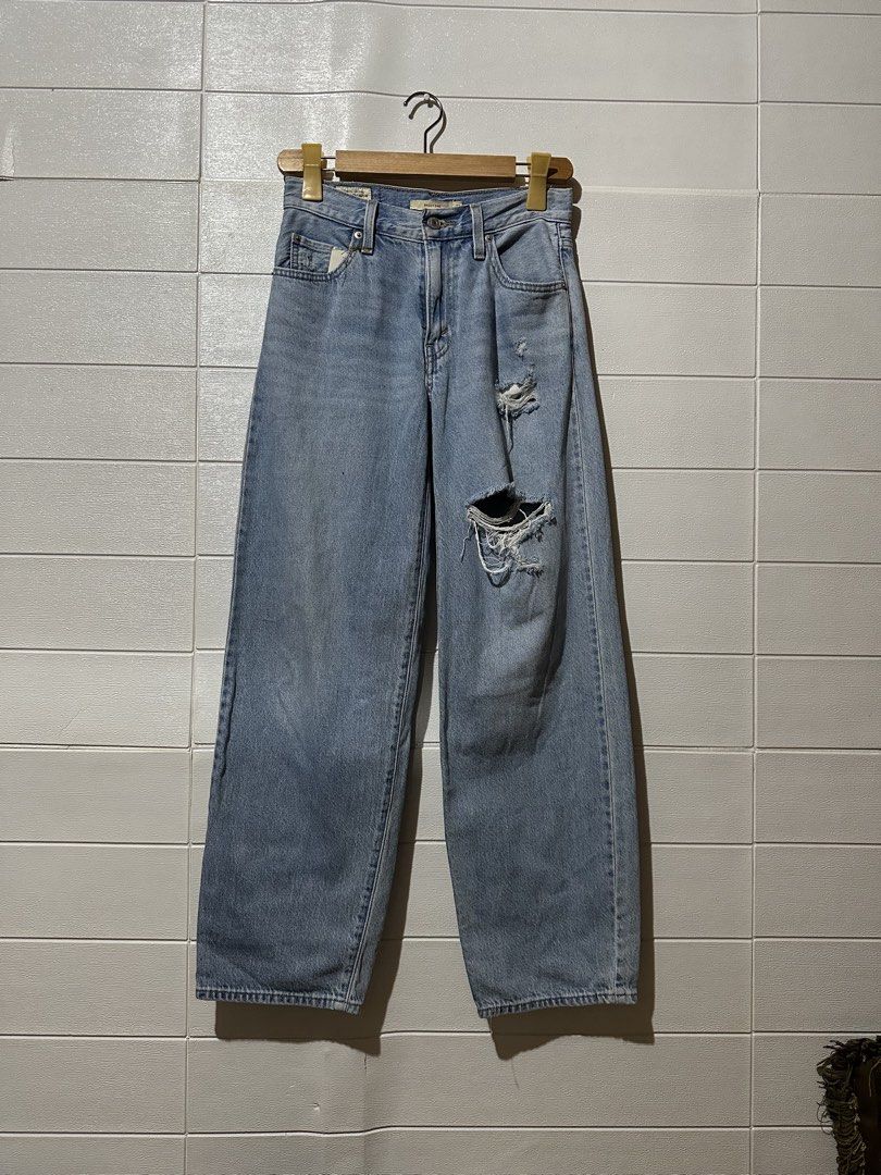 levs jeans (free shipping) (Category: Jeans) located in La Trinidad. Submitted by jen27__ (Listing ID 1464475205, Image 1). Description: size 28 via tapemeasure no flaws good as new.