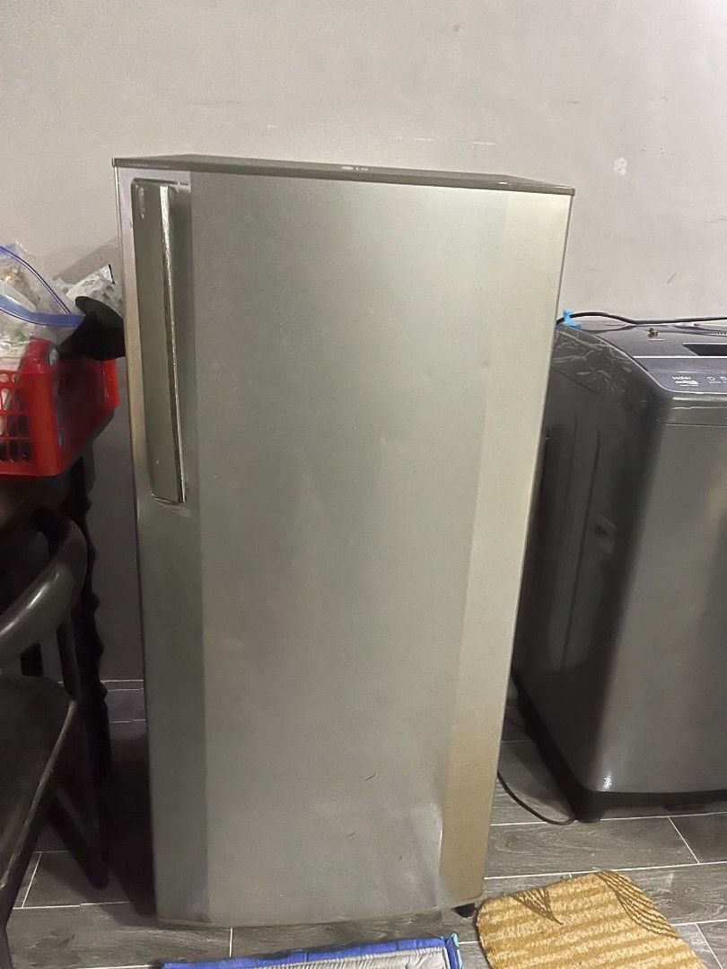 LG Refrigerator (Category: Refrigerators and Freezers) located in Las Pinas. Submitted by micahannebatas-77317 (Listing ID 1464430684, Image 1). Description: - Silver refrigerator - Extra large freezer compartment at the top - Two shelves inside the main compartment - Crisper drawer at the bottom - Multiple door shelves for bottles and smaller items - Works well - Great for small kitchens or dorm rooms.