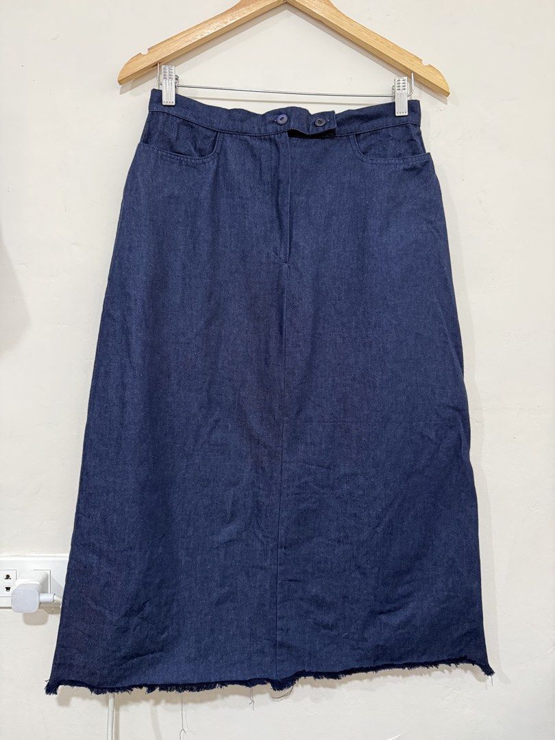 Light denim Italy Long skirt (Category: Skirts) located in Manila. Submitted by morningthrifters (Listing ID 1464463614, Image 1). Description: Light denim italy long skirt Ang ganda in actual Ganda ng hems at fit Size 29-30.