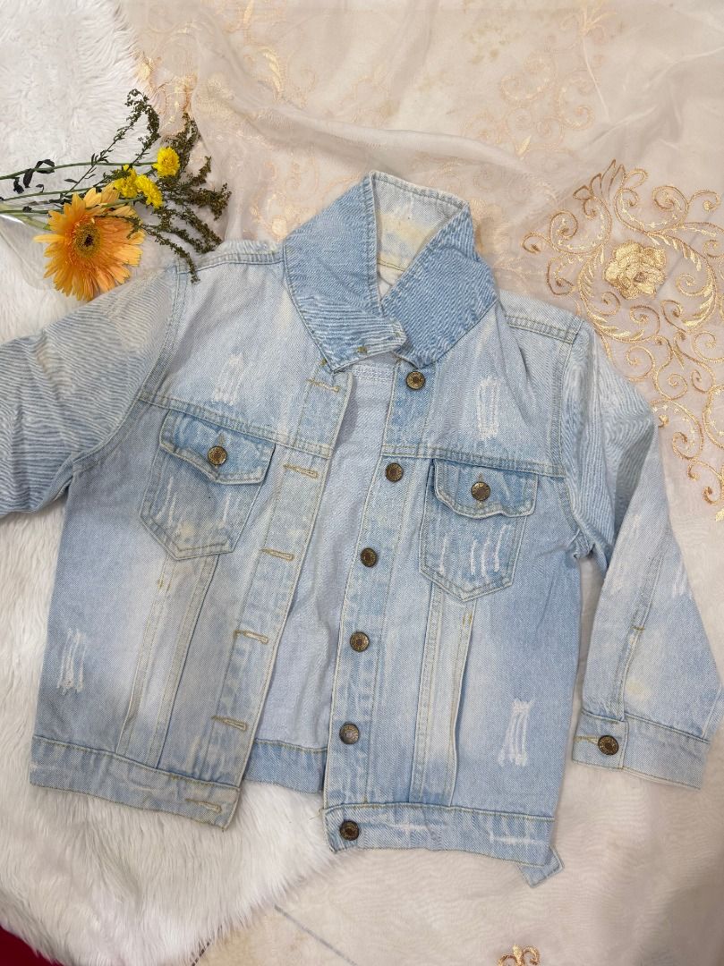 Light Denim Jacket (Category: Coats, Jackets and Outerwear) located in Mandaluyong City. Submitted by prelovedbyrinoa_ (Listing ID 1464361806, Image 1). Description: • Easy to pair with any outfit • Perfect for casual looks • Preloved / gently used • Good condition.