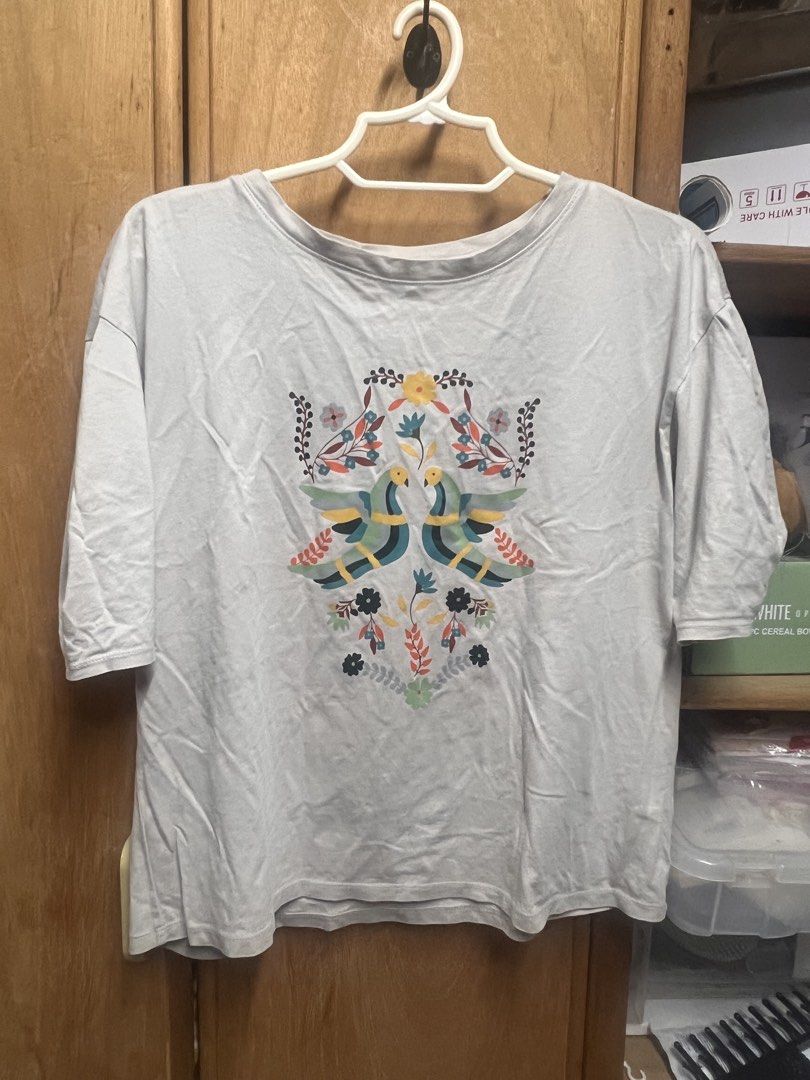 Uniqlo ann sui (Category: Others Tops) located in Batangas. Submitted by happymerryjolly (Listing ID 1464368970, Image 1). Description: - Anna Sui - Declutterring - Please manage expectations .