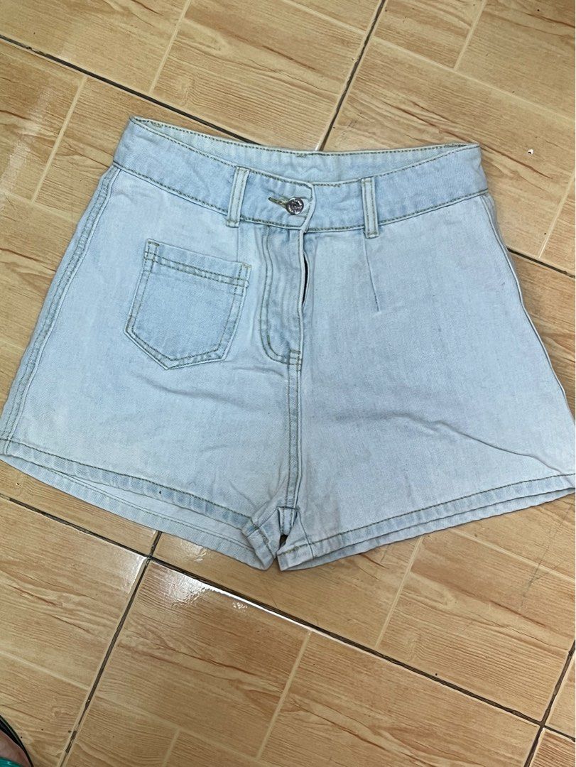Light Wash Denim Shorts Size L (Category: Shorts) located in Marikina City. Submitted by julmograsell (Listing ID 1464486088, Image 1). Description: - Light wash denim shorts - Classic five-pocket style - Button and zip closure - Wide leg cut - Ideal for casual wear - Versatile: pairs easily with any top - Visible yellow stains.