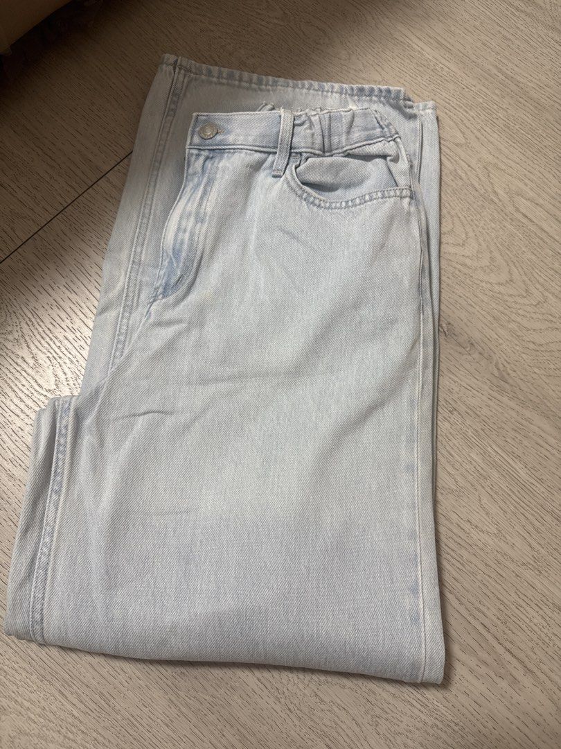 Light Wash Wide Leg Jeans Size 160 (Category: Babies & Kids Fashion) located in Makati City. Submitted by hotstuff00 (Listing ID 1464400208, Image 3). Description: - Light wash denim jeans - Trendy wide leg cut - Comfortable elastic waistband - Secure button and zip front closure - Two functional front pockets - Ideal for everyday casual wear - Effortlessly pairs with any top.