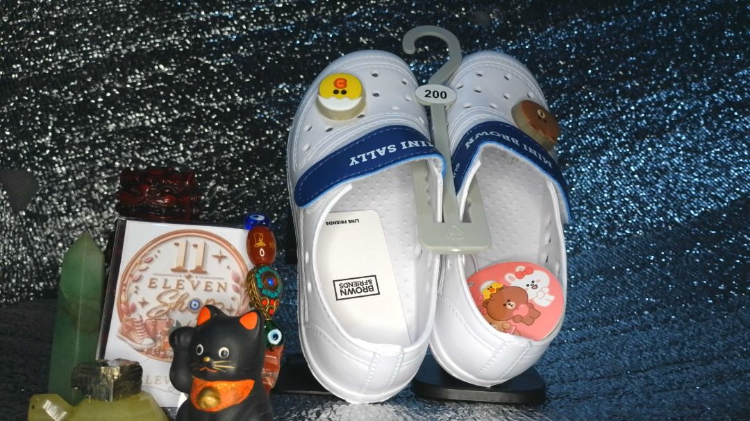 LINE FRIENDS Brown & Sally White Clogs 200 MM Slipper / Slide for kids (Category: Flats & Sandals) located in Caloocan City. Submitted by 11eleven.shop (Listing ID 1464554505, Image 2). Description: LINE FRIENDS Brown & Sally Slipper / Slide for kids Size: 200 MM.