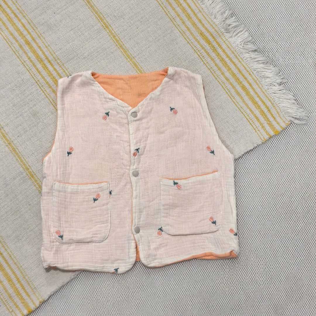 Linen Top (6Y) (Category: Babies & Kids Fashion) located in Cebu City. Submitted by stealmycloset_ (Listing ID 1463322037, Image 1). Description: May small pink dot, but not noticeable.