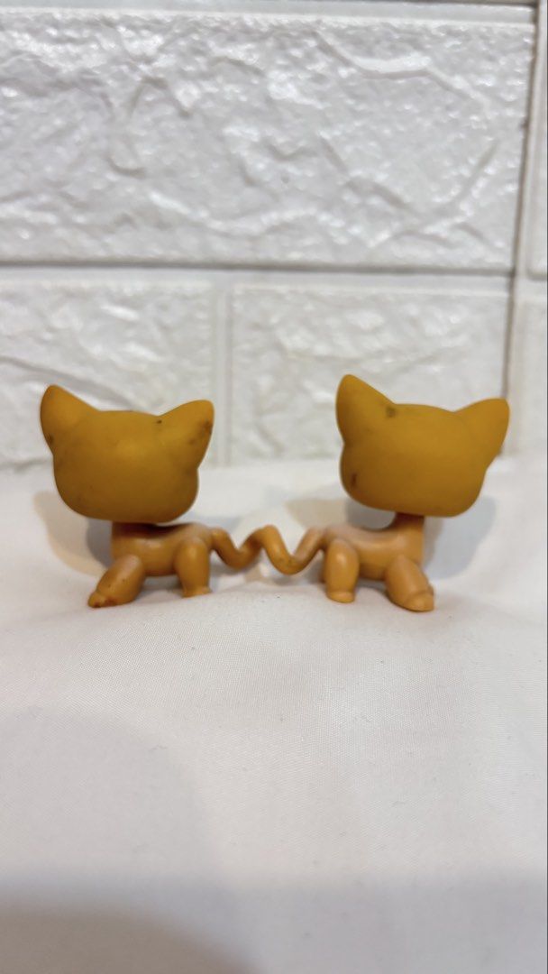 Littlest Pet Shop LPS Cat 72 (Category: Figurines & Statues) located in Quezon City. Submitted by mommyclutter (Listing ID 1464508178, Image 2). Description: - Two adorable Littlest Pet Shop cats - Orange with white markings and green eyes - Unique pose, great for display or play - Minor cosmetic marks on the back of their heads 1k each .