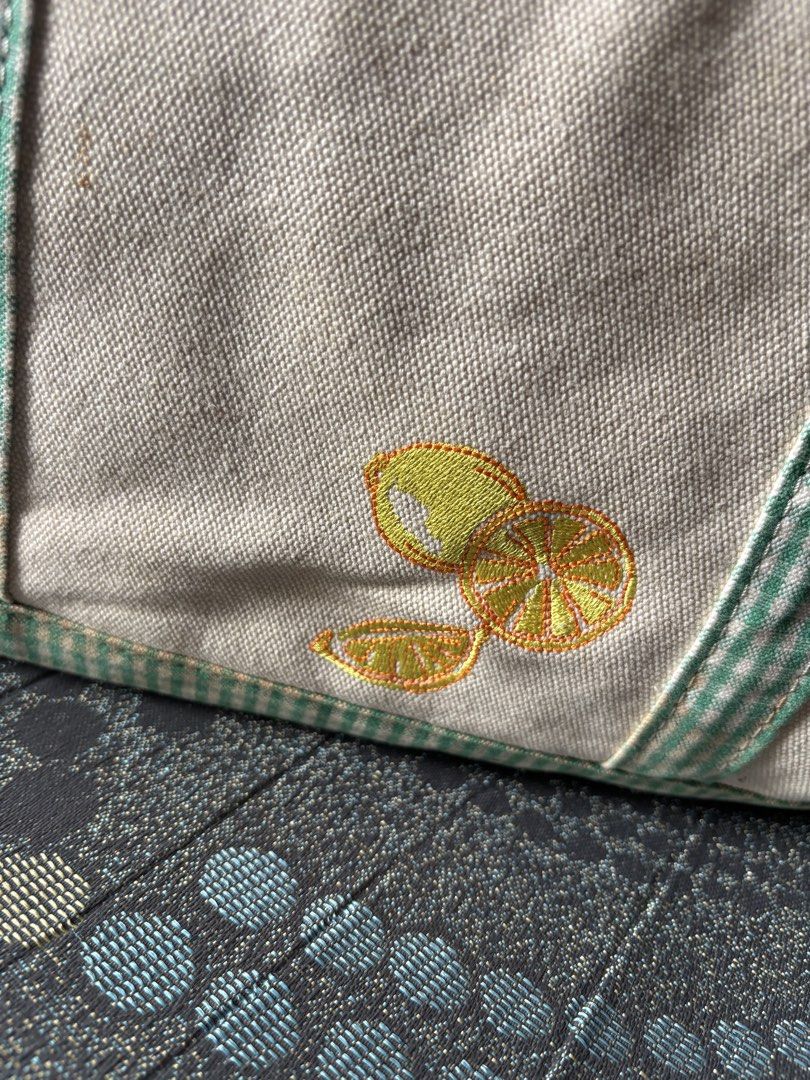 L.L. Bean Canvas Tote Bag Lemon (Category: Tote Bags) located in Tagbilaran City. Submitted by noeeeelll (Listing ID 1464418579, Image 2). Description: In very good condition Needs wash.