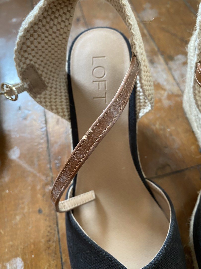 LOFT sandals (Category: Sandals) located in Bulacan. Submitted by drewjas (Listing ID 1464405096, Image 1). Description: Never been used yung leather lang po nya nag aagnas pero hindi ko po nagamit .