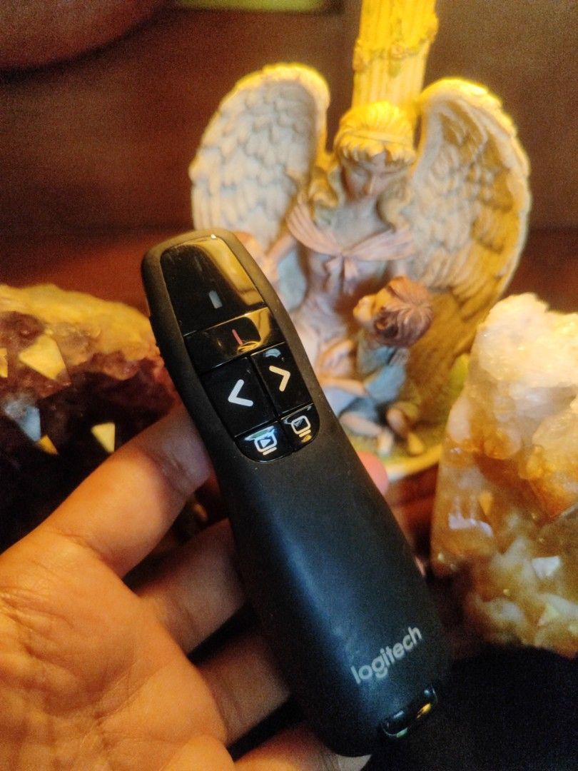 Logi R400 Wireless Presentation Remote (Category: Other Accessories) located in Pasig City. Submitted by vintagetreasures2222 (Listing ID 1464437041, Image 1). Description: Nastock lang walang paggagamitan😅.