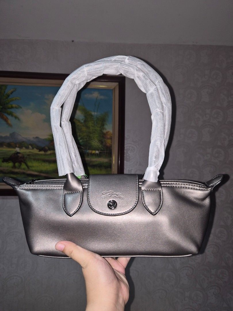 Long champ Le Pliage Shoulder Bag (Category: Luxury Bags & Wallets) located in Taguig. Submitted by chloe_clothingco. (Listing ID 1464391099, Image 2). Description: - Authentic Longchamp Le Pliage Cuir shoulder bags - Available Colors: Light Blue, Grey, Sage Green, Black, Cream, Yellow, Brown dark brown sold, and black sold - Includes original dust bag - Ideal for everyday use and travel.