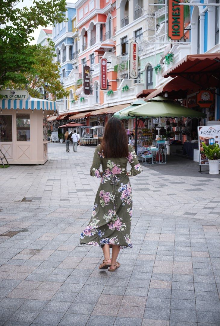 Long Floral Dress (Category: Dresses) located in Manila. Submitted by miss_aye (Listing ID 1464420976, Image 3). Description: Dark Green Long Dress with Slit & Floral Design 🌿🌸 Elegant dark green long dress featuring a beautiful floral design and a stylish side slit. Perfect for formal events, special occasions, or even a simple evening out. Used twice only Fits approximately 25–29” waist Cotton material Dark green with floral design Long dress