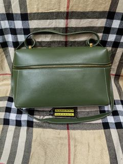 (Category: ) located in . Submitted by curated_luxe_brandeds (Listing ID 1464504419, Image 1). Description: .