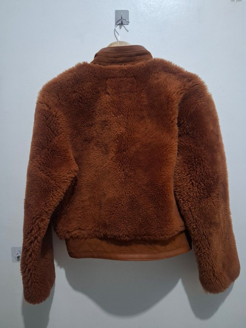 Loro piana size 36 (Category: Coats, Jackets and Outerwear) located in Tarlac. Submitted by christopher.24 (Listing ID 1464365593, Image 2). Description: excellent condition.
