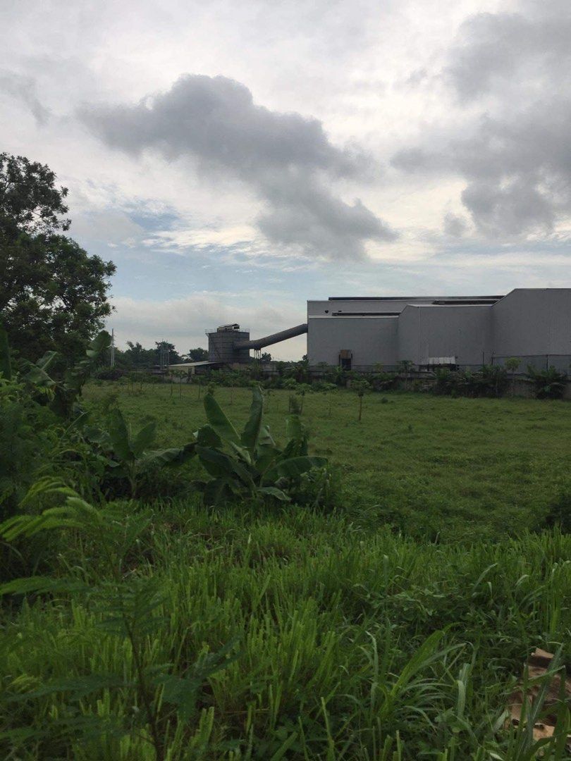 LOT FOR SALE – CLEAN TITLE (Category: Construction & Building Materials) located in Manila. Submitted by gp_barako (Listing ID 1464427225, Image 3). Description: LOT FOR SALE – CLEAN TITLE 📌 Location: Along Magalang–Concepcion National Road, Brgy. Navaling, Magalang, Pampanga • Inner road, approx. 3,000 meters from the highway along Barangay Road • 7,000–10,000 sqm lot area • Very wide frontage • Approx. 15 minutes from Clark Airport 💰 Price: ₱