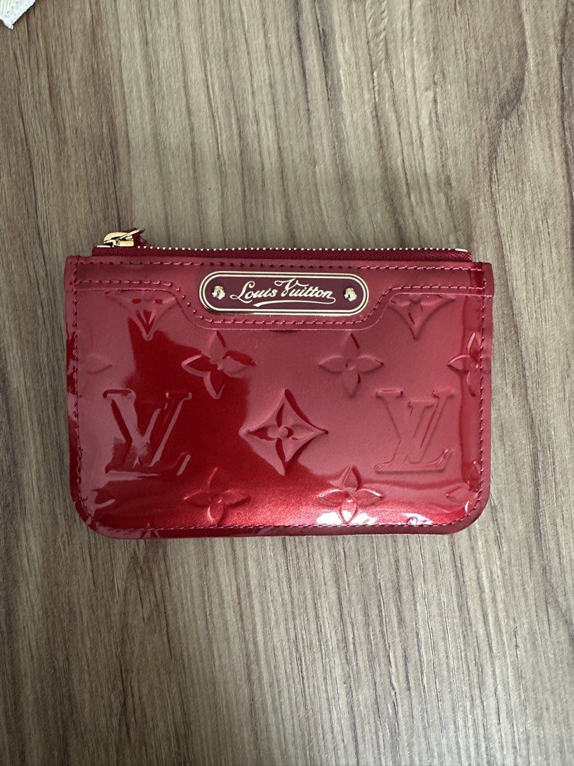Louis vuitton cles vernis (Category: Luxury Bags & Wallets) located in Quezon City. Submitted by nancdmd (Listing ID 1464376686, Image 2). Description: LV key cles - 3.5 x 5 inches - brand new condition - bigger version - comes with dustbag and box .
