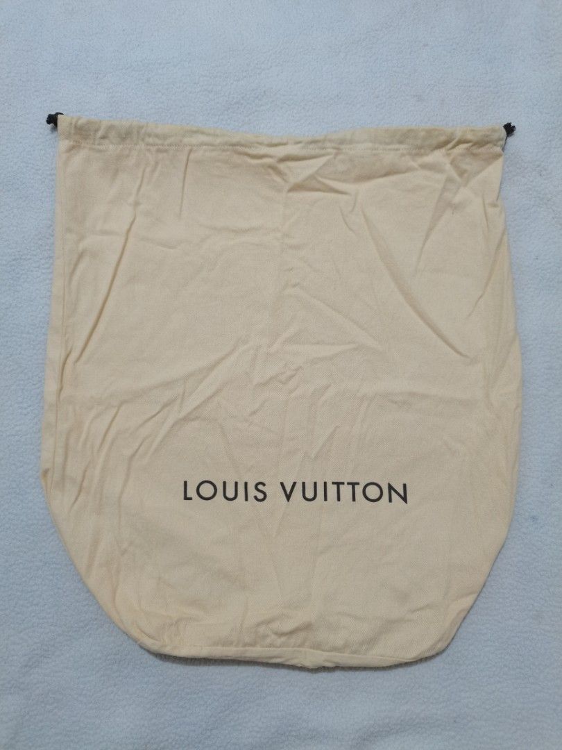 Louis Vuitton Contemporary Drawstring Luxury Dust Bag. (Category: Luxury Bags & Wallets) located in Santa Cruz. Submitted by oddpenguin-4575 (Listing ID 1464542595, Image 2). Description: 📌.....P L E A S E R E A D..... 📌measurement:L-19.5" /W-17" 📌color-9/10 📌Brand:Louis Vuitton 📌issue:❌ 📌this medium-to-large sized dust cover is designed to protect handbags, shoulder bags, backpacks, or luxury boots. It perfectly accommodates popular Louis 