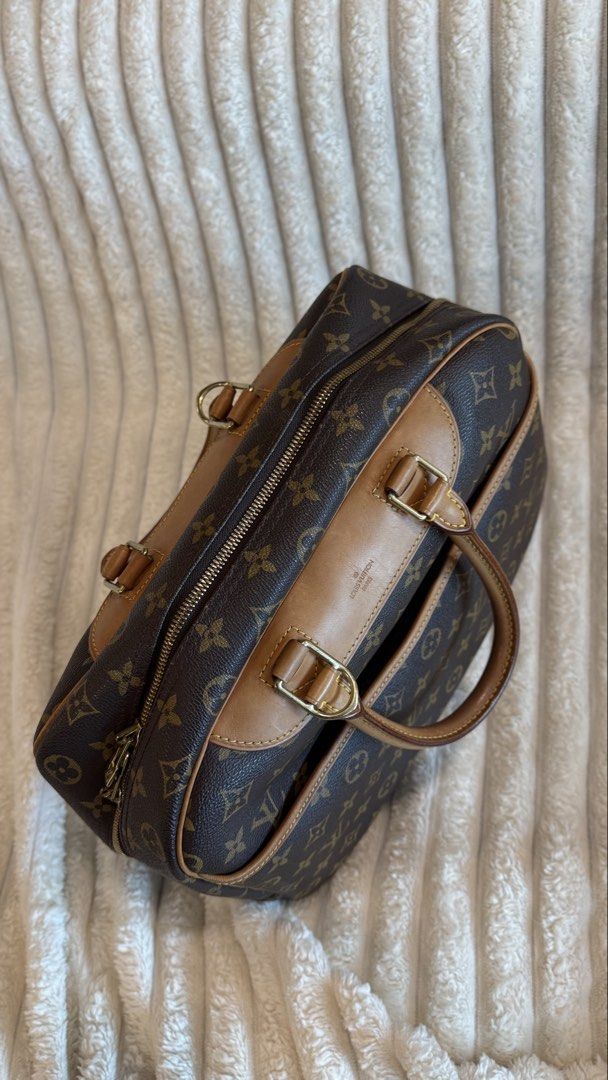 Authentic Louis Vuitton Deauville (Category: Luxury Bags & Wallets) located in Taguig. Submitted by maliashoppingaccount (Listing ID 1464500456, Image 2). Description: Authentic Money back guarantee With dustbag Excellent condition Add 2k for legitgrails cert .
