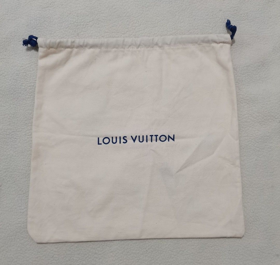 Louis Vuitton drawstring dust bag (Category: Luxury Bags & Wallets) located in Santa Cruz. Submitted by oddpenguin-4575 (Listing ID 1464546043, Image 2). Description: 📌.....P L E A S E R E A D..... 📌measurement:L-15" /W-15.5" 📌color-9/10 📌Brand:Louis Vuitton 📌issue:with color stain pls. see photos 📌A square 15" x 15.5" dust bag is a versatile mid-to-large size. It is typically designed to hold: Medium to Large Handbags: Iconic Louis Vuitton