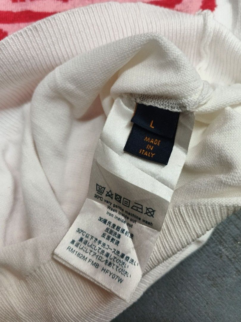 Louis Vuitton made knitted top (Category: Others Tops) located in Daraga. Submitted by trippythrifter (Listing ID 1464452441, Image 3). Description: small fittings.