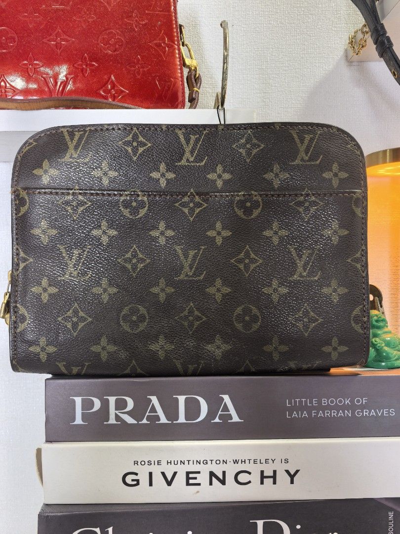 Louis Vuitton monogam (Category: Luxury Bags & Wallets) located in Baguio. Submitted by ashzachary (Listing ID 1464484595, Image 1). Description: Louis Vuitton monogam Condition :Excellent condition Color rate 10/10 Size :Medium Inches:W/L No issues No flaws Super ganda sa personal Pm. More details Good quality Plsss 📌No Bogus 📌No return MOP What you see is what you get PALAWAN, CEBUNA GCASH AND BDO Reminder😊 We're selling thrifted clothes so 