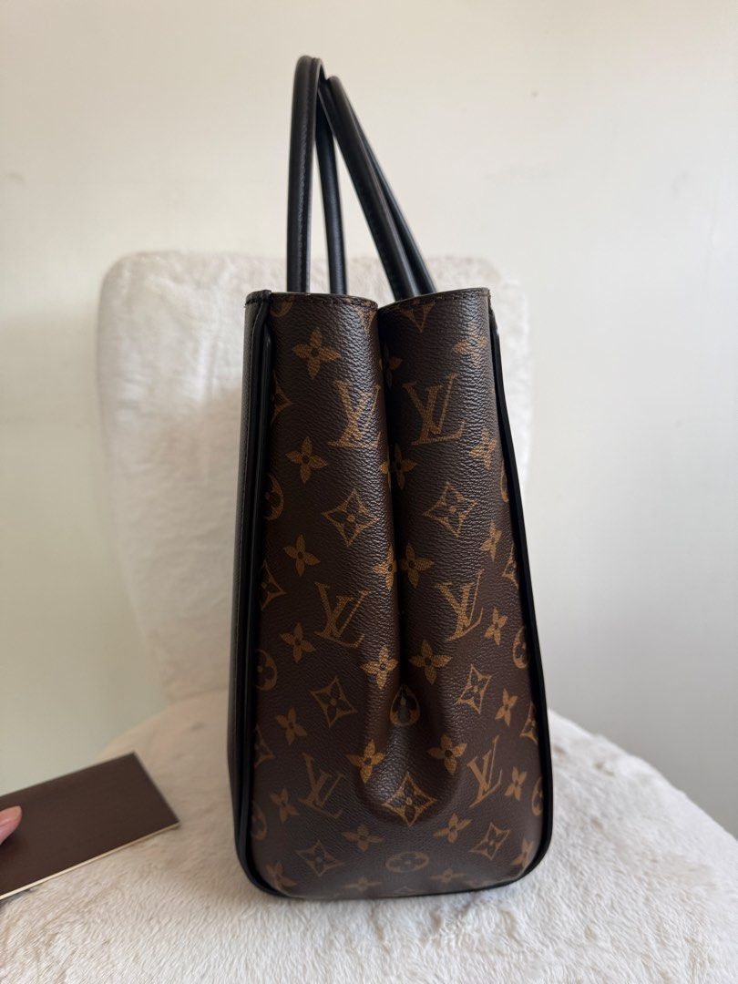 Louis Vuitton Monogram Black Kimono Tote Bag (Category: Luxury Bags & Wallets) located in Quezon City. Submitted by closet24 (Listing ID 1464449111, Image 3). Description: - Authentic Louis Vuitton V Tote Bag - Classic Monogram Canvas with Smooth Black Leather - Iconic 'V' Detail on Front - Spacious Interior - Ideal for Daily Use or Travel Minimal Signs of Use No prominent flaws Inclusions Care booklet Dust bag Entrupy Mop gcash/bdo/UB Paypal for